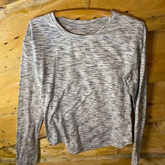 Lululemon Top long Sleeve Size 6 - Picture 2 of 4